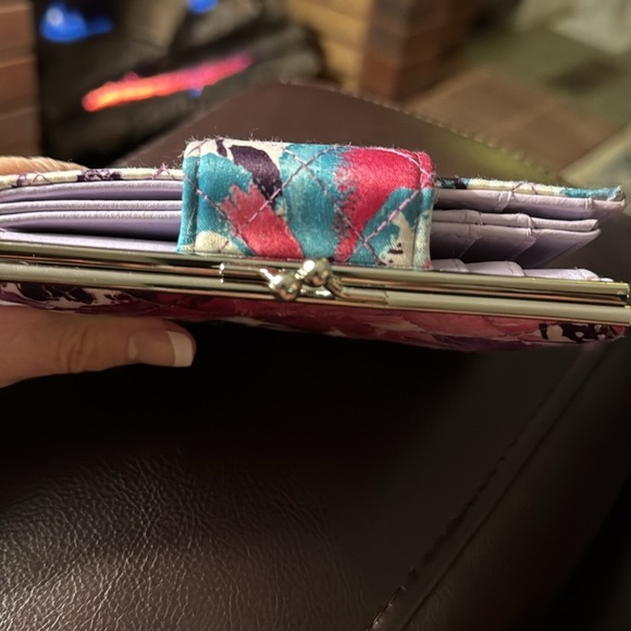 Buxton Bi-Fold Women’s Wallet quilted floral double bills and card section - Picture 9 of 10